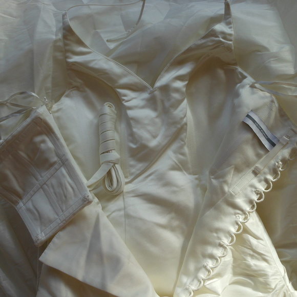 Atelier Diagonal by Pronovias Wedding Dress 5018 - Picture 8 of 8